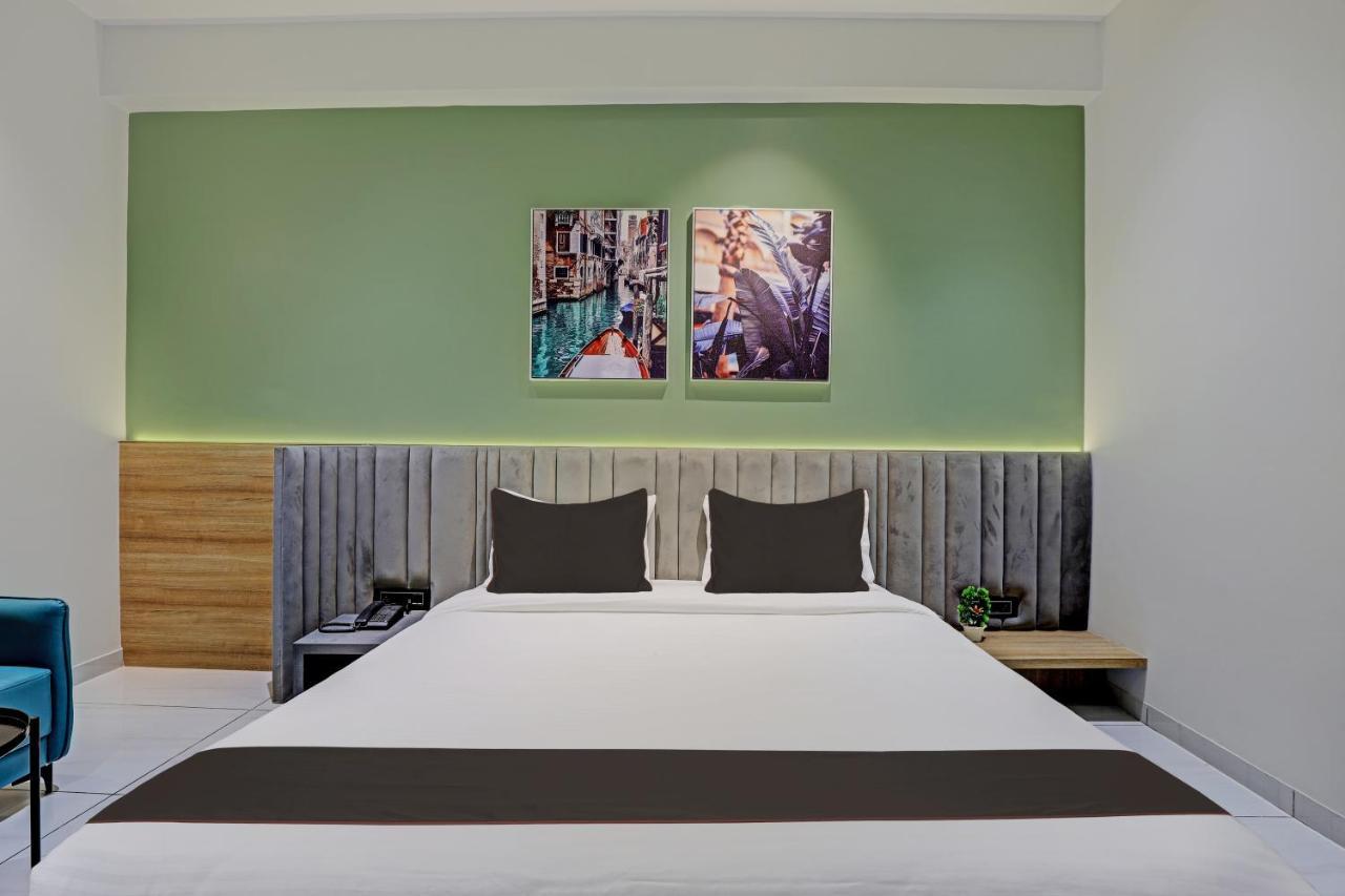 Hotel Lee Platinum 阿穆达巴 外观 照片