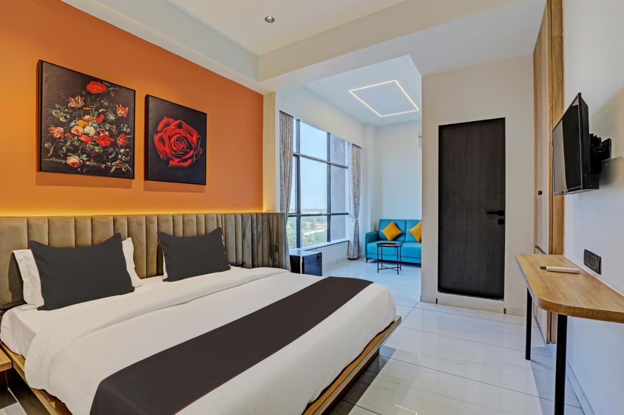Hotel Lee Platinum 阿穆达巴 外观 照片