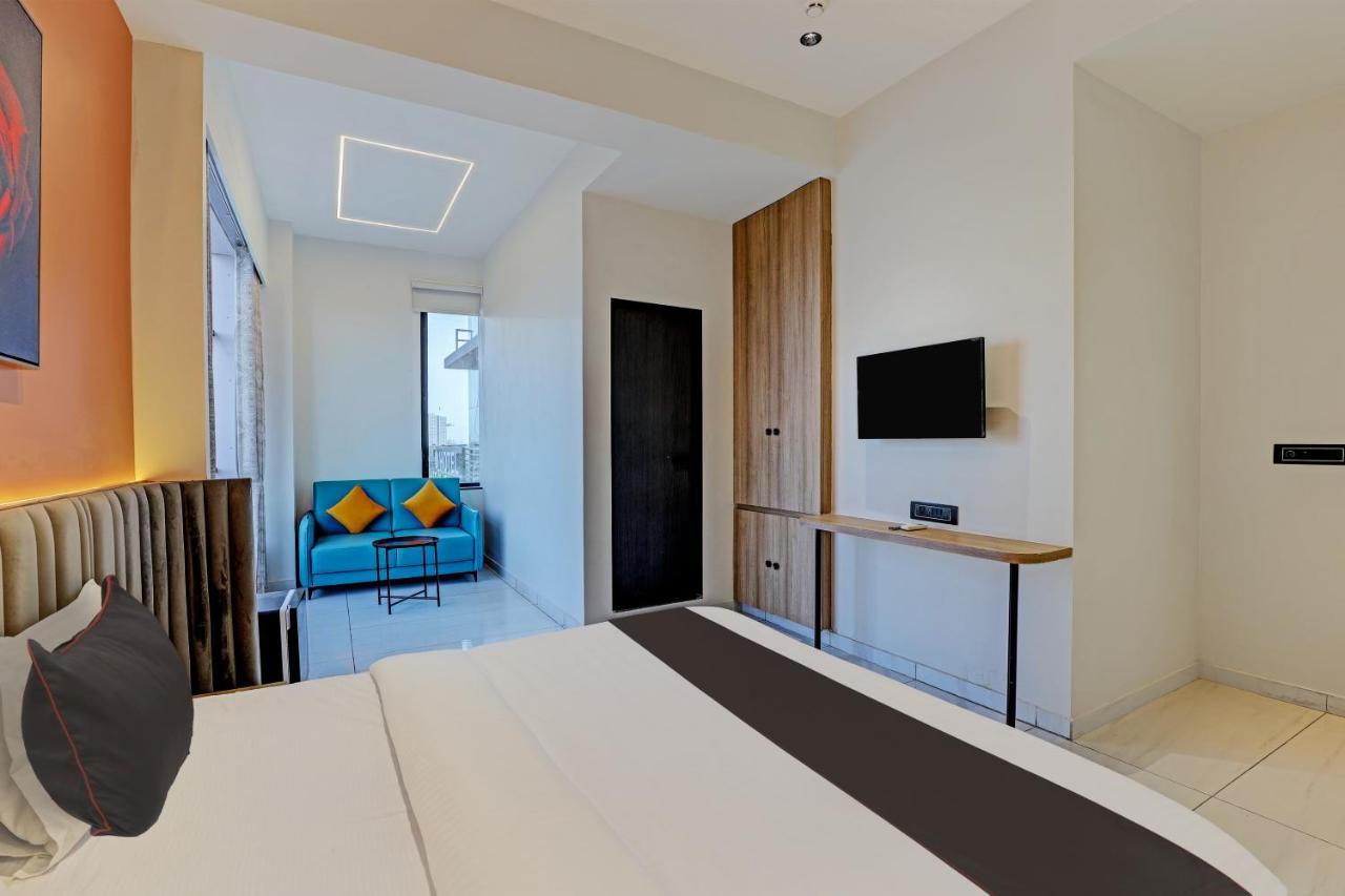 Hotel Lee Platinum 阿穆达巴 外观 照片