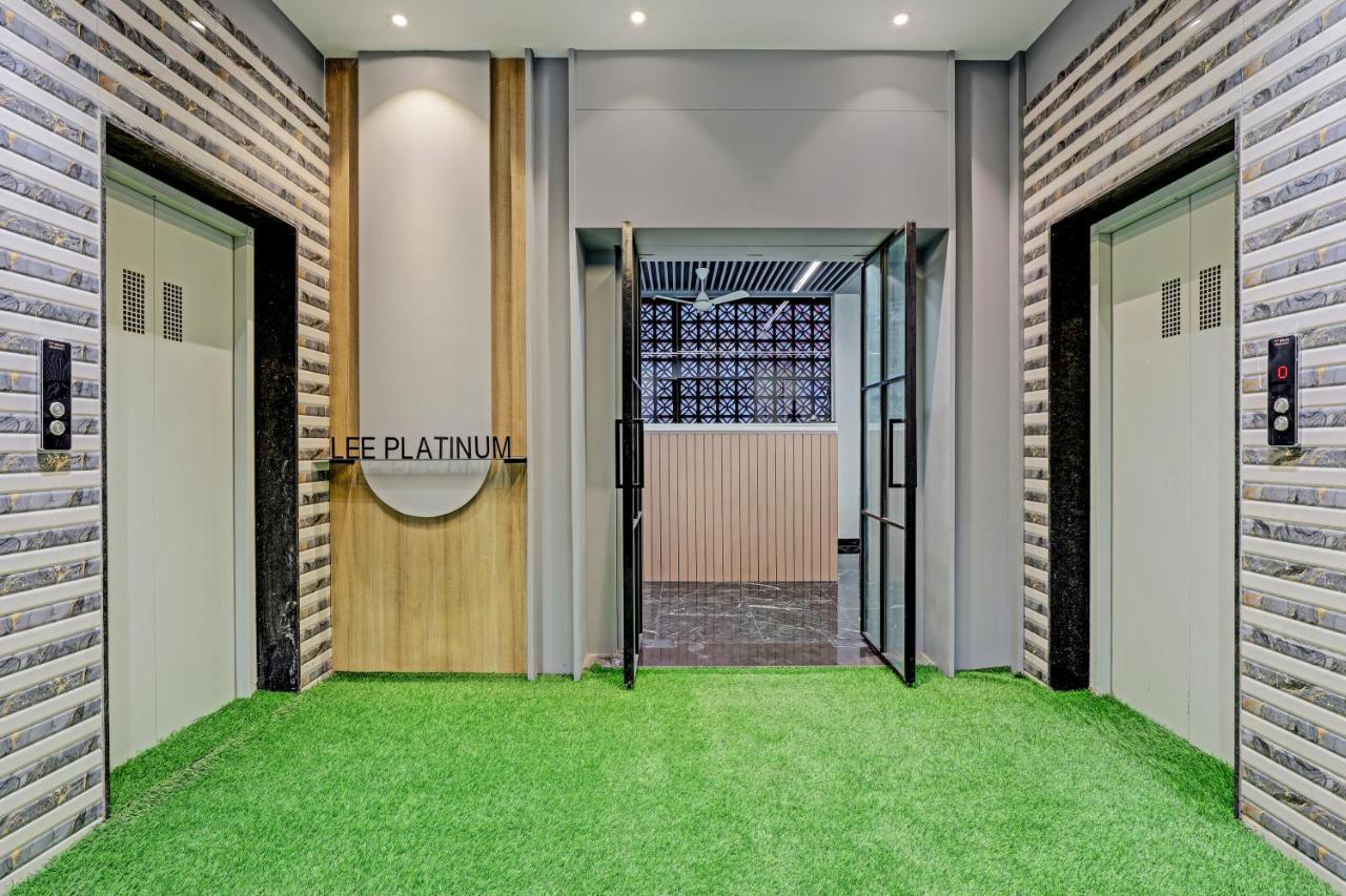 Hotel Lee Platinum 阿穆达巴 外观 照片